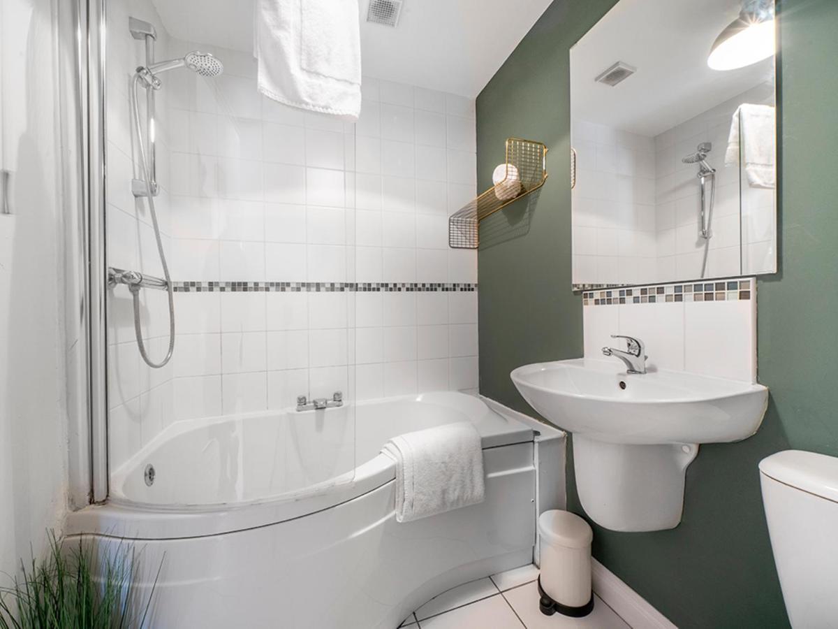 Titanic View Penthouse - Gated Complex - Parking Apartment Belfast Bagian luar foto